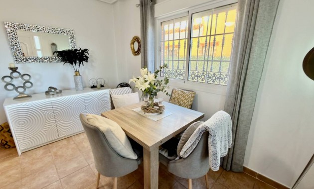 Venta - Villa -
Guardamar del Segura - El Raso