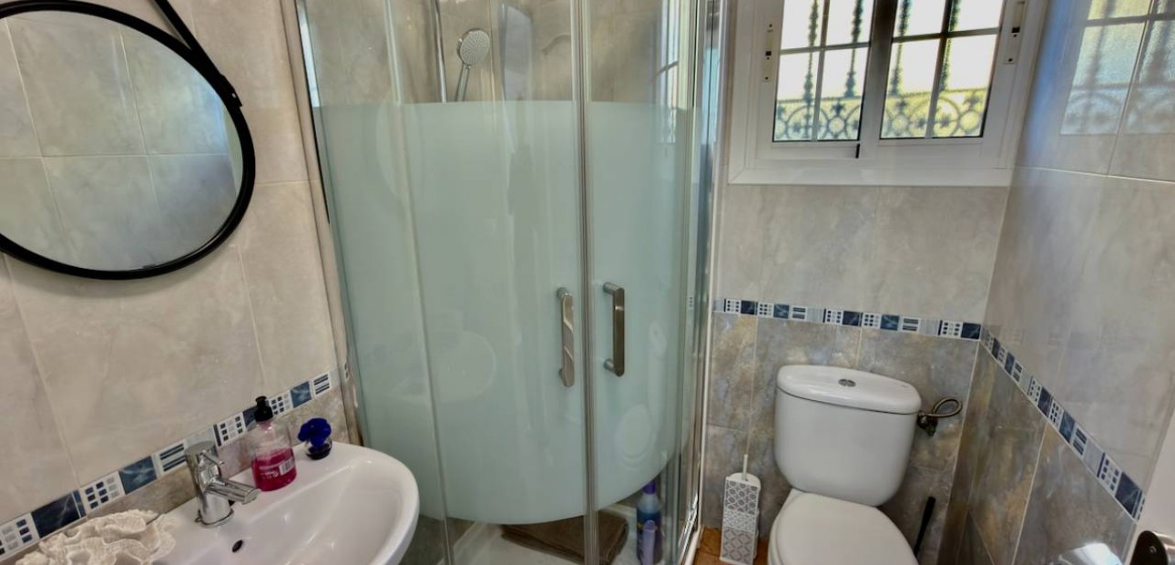 Venta - Villa -
Guardamar del Segura - El Raso