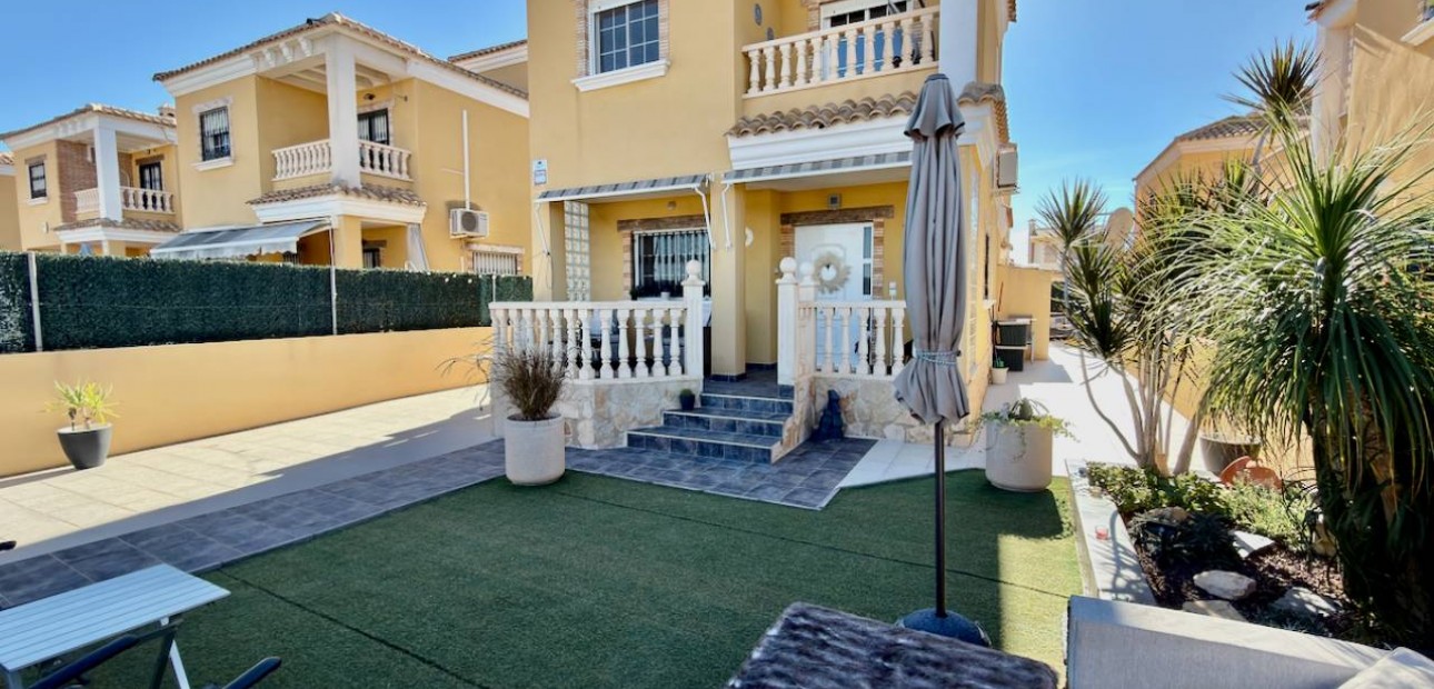 Venta - Villa -
Guardamar del Segura - El Raso