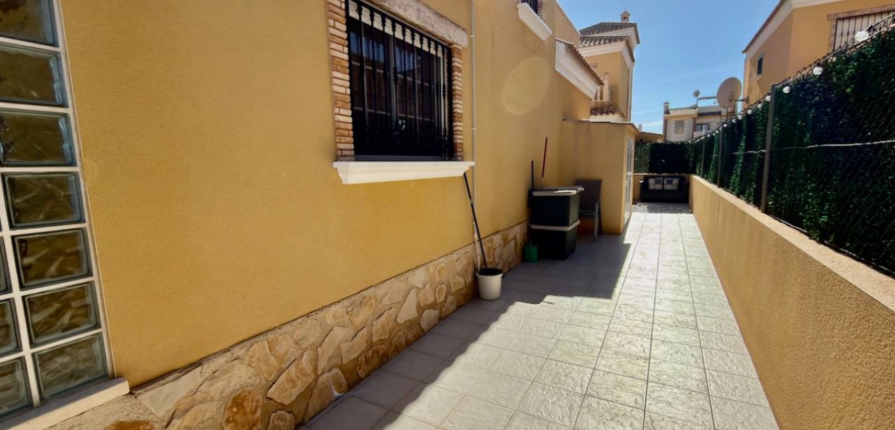 Venta - Villa -
Guardamar del Segura - El Raso