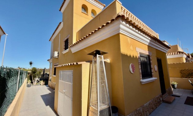 Venta - Villa -
Guardamar del Segura - El Raso