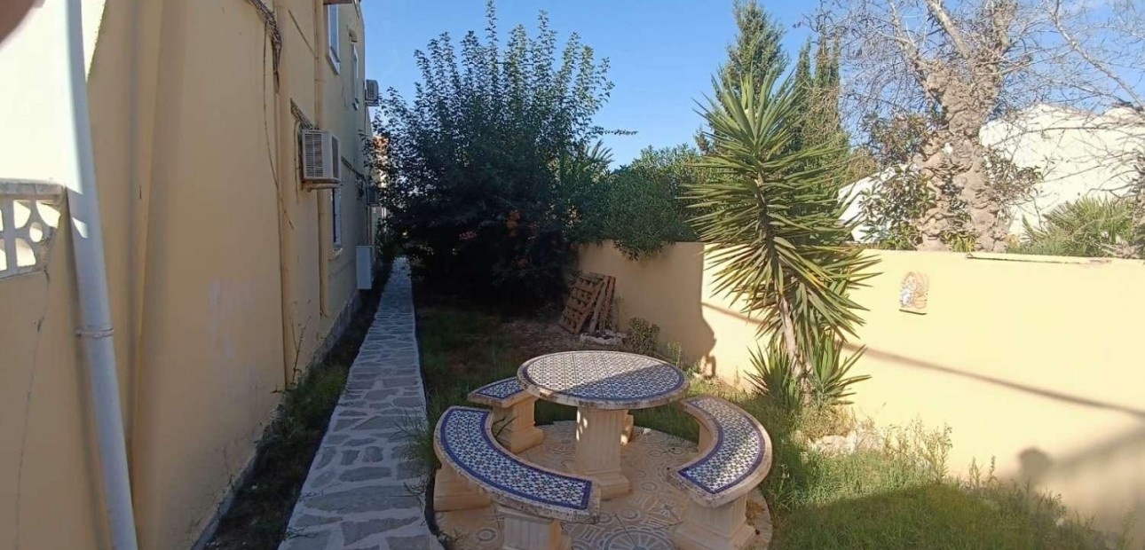 Sale - Bungalow -
Orihuela Costa - Los Almendros-La Florida