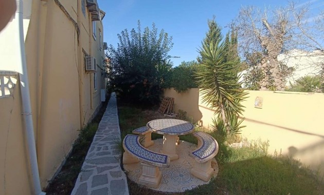 Sale - Bungalow -
Orihuela Costa - Los Almendros-La Florida