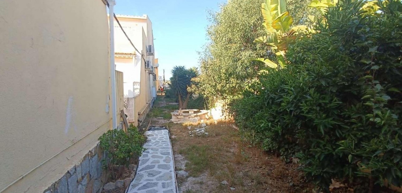 Sale - Bungalow -
Orihuela Costa - Los Almendros-La Florida