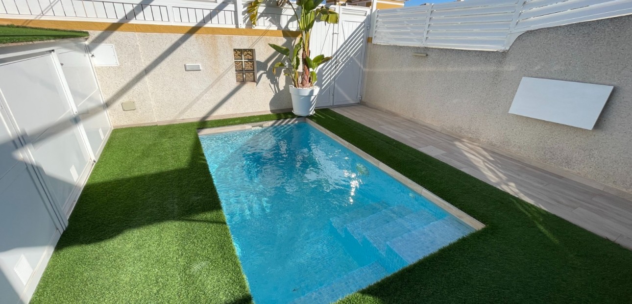 Venta - Adosado -
Torre de La Horadada - Torre De Horadada