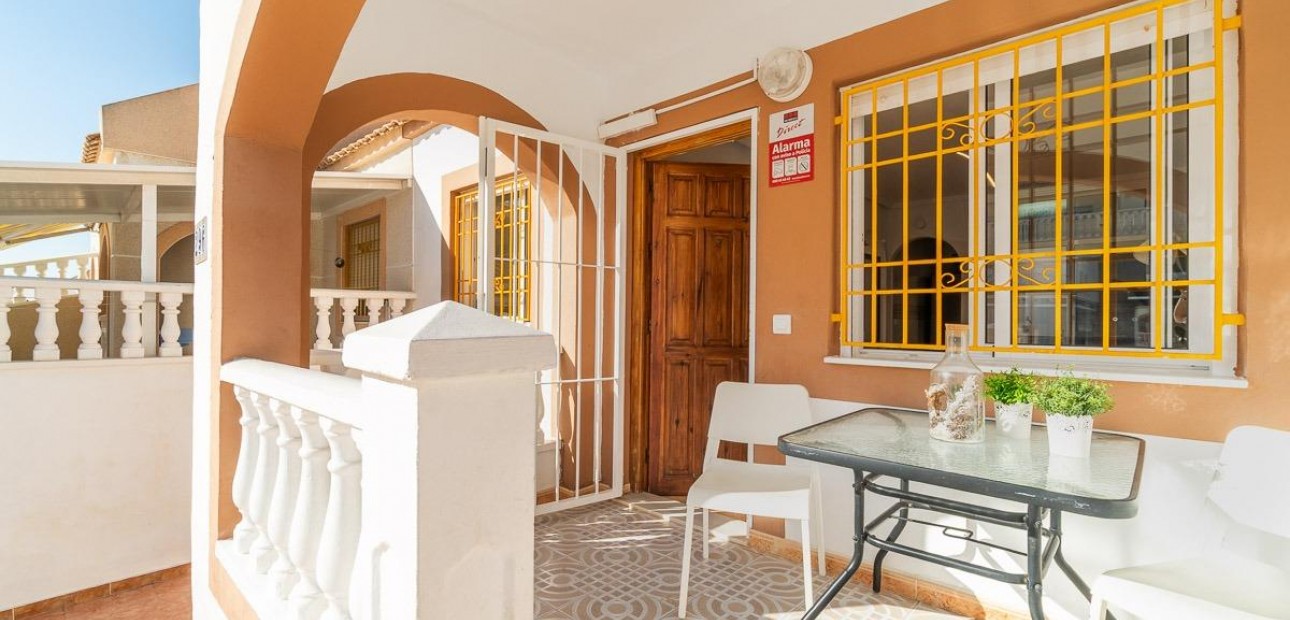 Herverkoop - Terraced house -
Torrevieja - El limonar