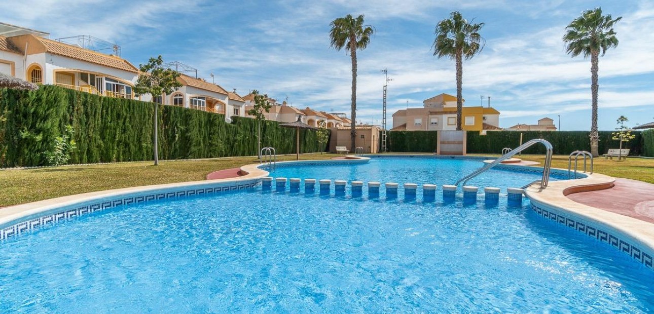 Herverkoop - Terraced house -
Torrevieja - El limonar