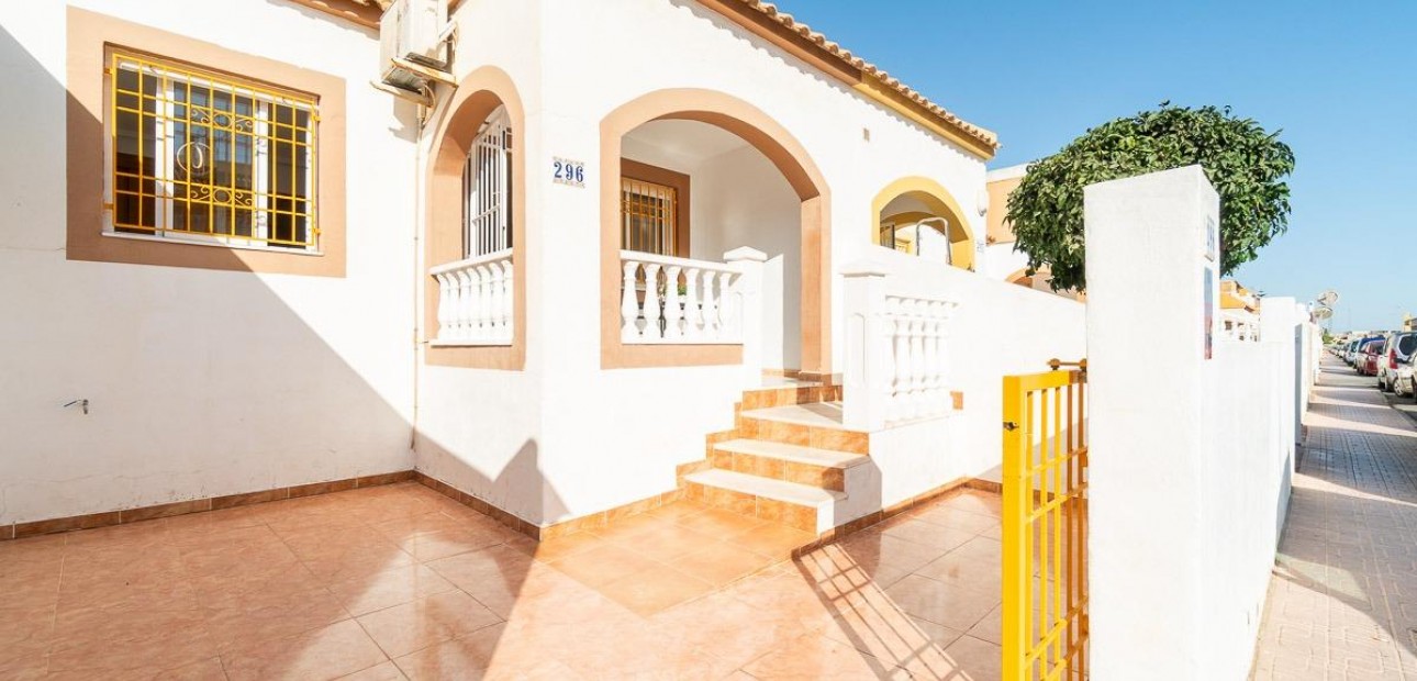 Herverkoop - Terraced house -
Torrevieja - El limonar
