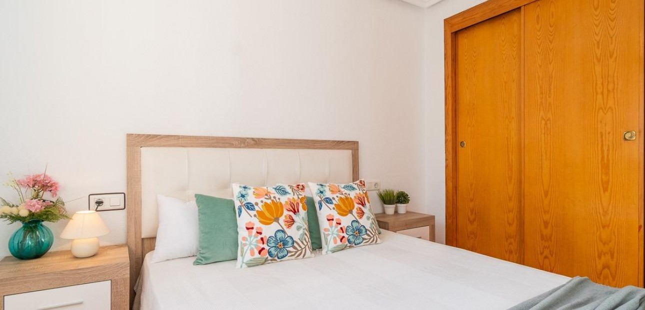 Herverkoop - Terraced house -
Torrevieja - El limonar