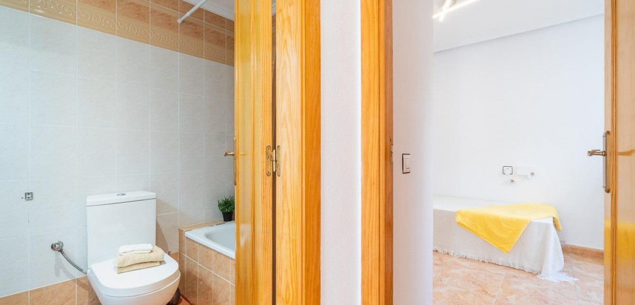 Herverkoop - Terraced house -
Torrevieja - El limonar