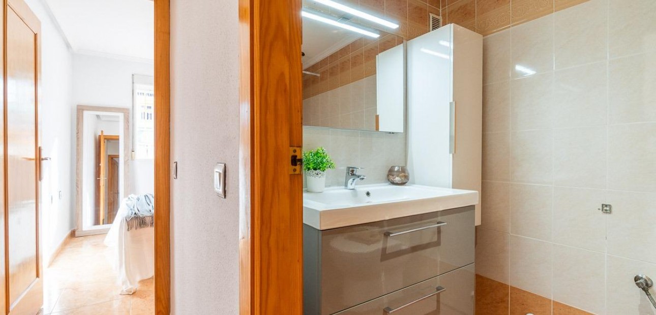 Herverkoop - Terraced house -
Torrevieja - El limonar