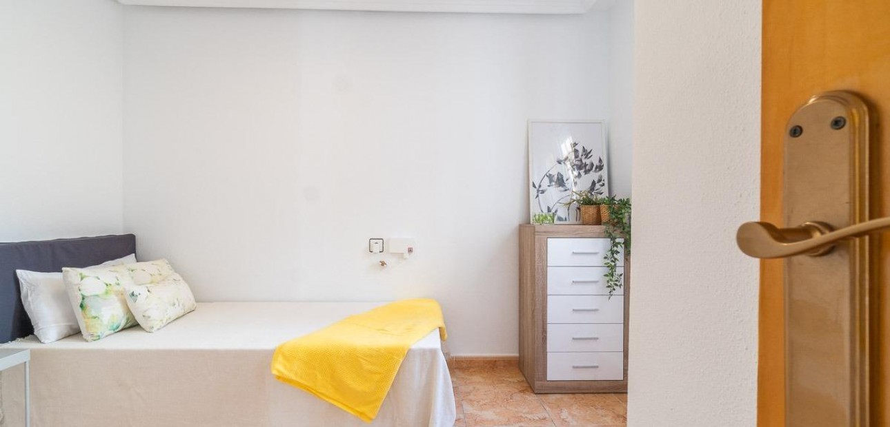 Herverkoop - Terraced house -
Torrevieja - El limonar