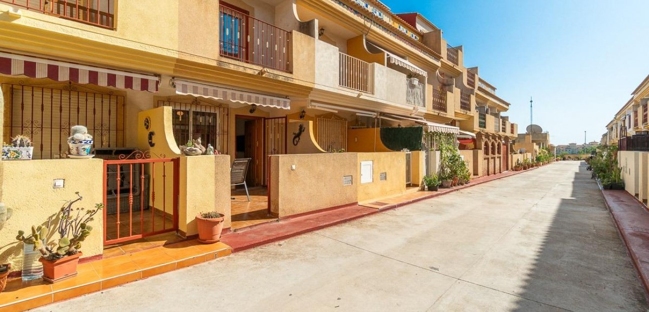 Herverkoop - Terraced house -
Orihuela Costa - Playa Flamenca