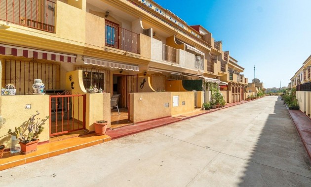 Herverkoop - Terraced house -
Orihuela Costa - Playa Flamenca