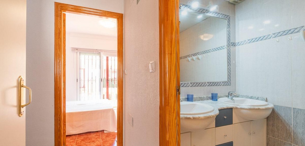 Herverkoop - Terraced house -
Orihuela Costa - Playa Flamenca