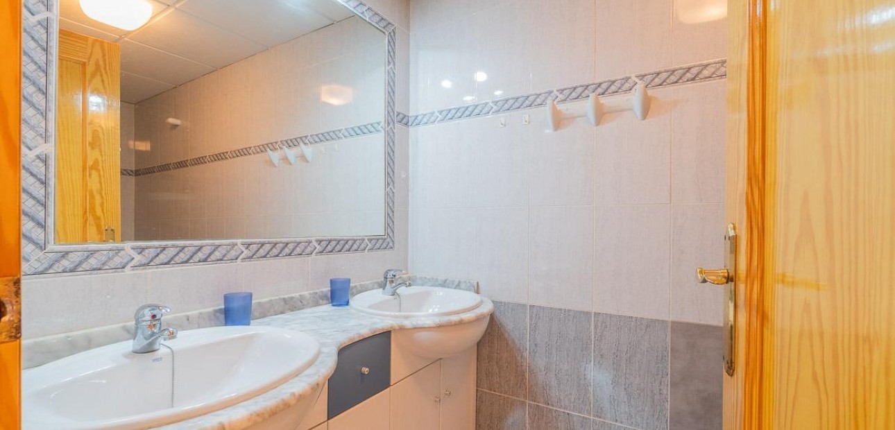 Herverkoop - Terraced house -
Orihuela Costa - Playa Flamenca