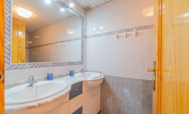 Herverkoop - Terraced house -
Orihuela Costa - Playa Flamenca