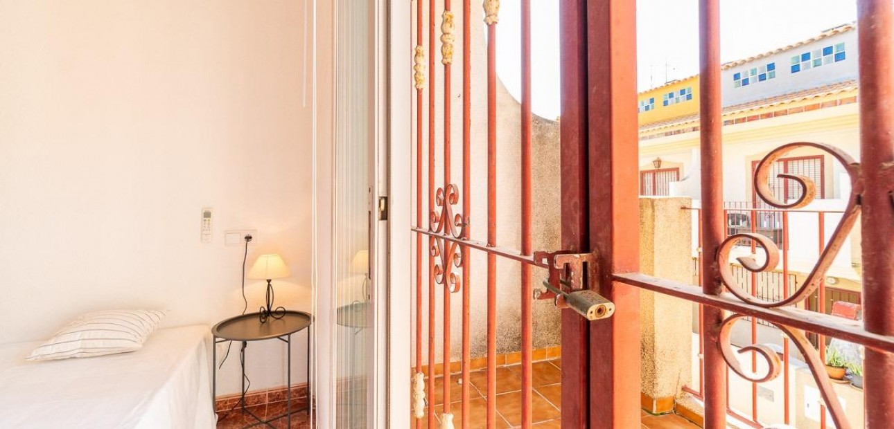 Herverkoop - Terraced house -
Orihuela Costa - Playa Flamenca