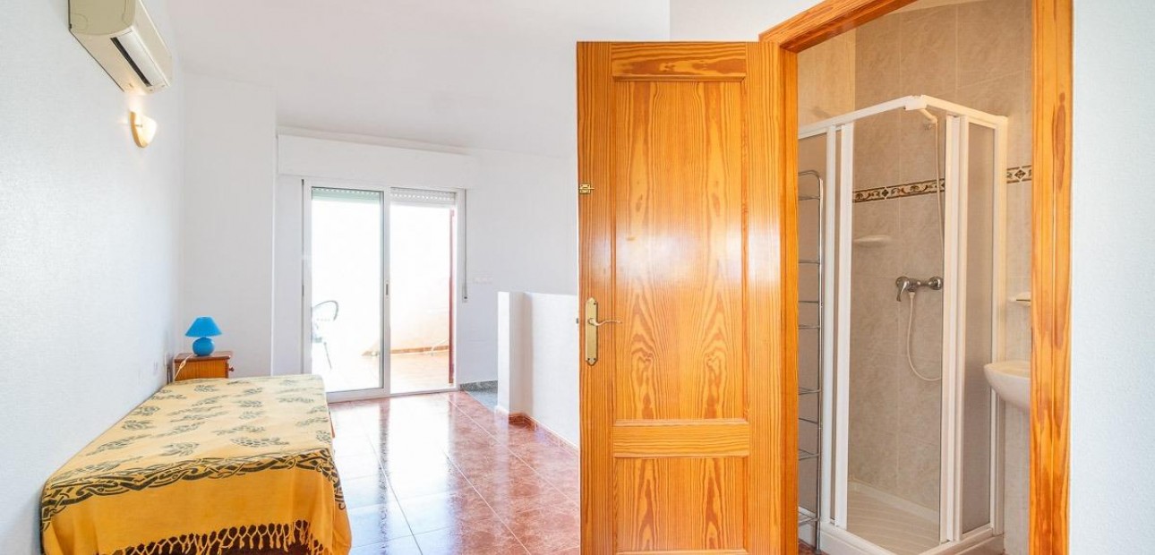 Herverkoop - Terraced house -
Orihuela Costa - Playa Flamenca