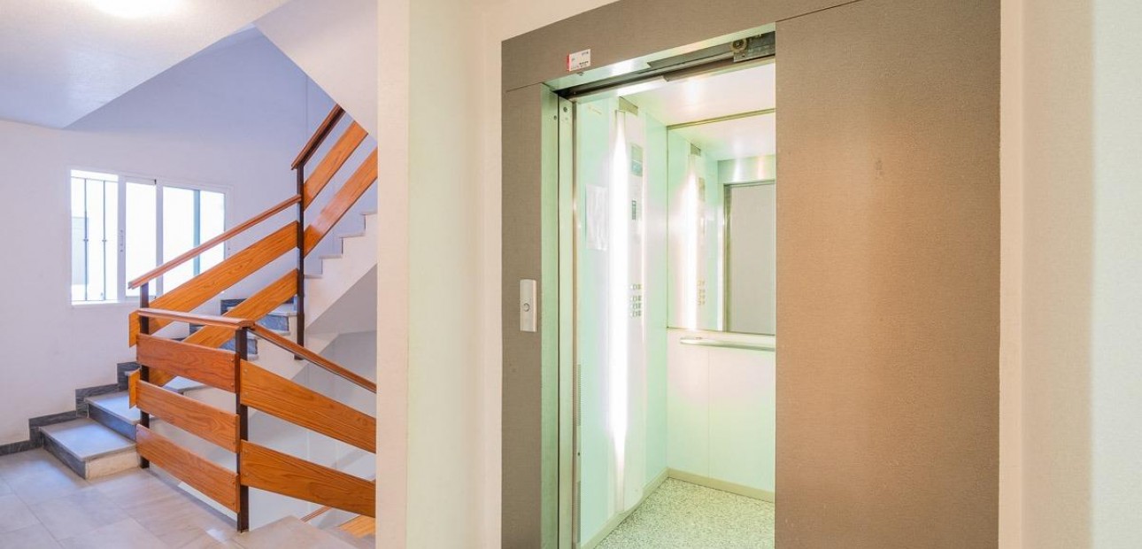 Herverkoop - Flat -
Torrevieja - Centro