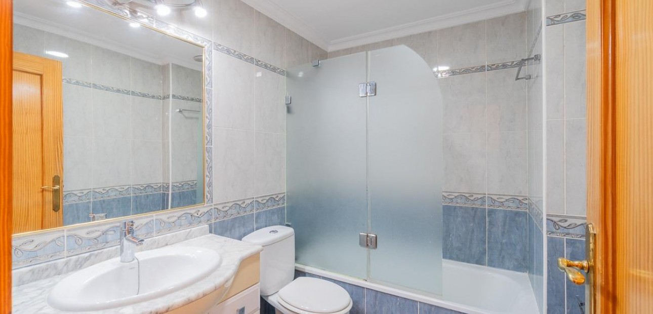 Herverkoop - Flat -
Torrevieja - Centro