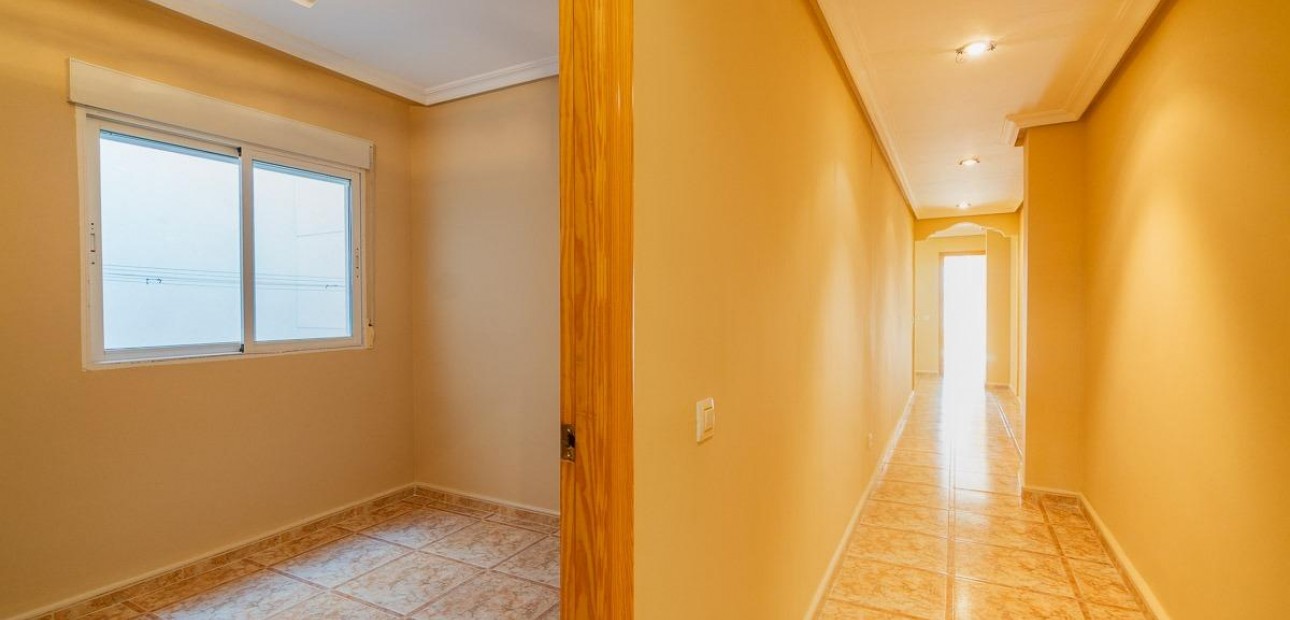 Herverkoop - Flat -
Torrevieja - Centro