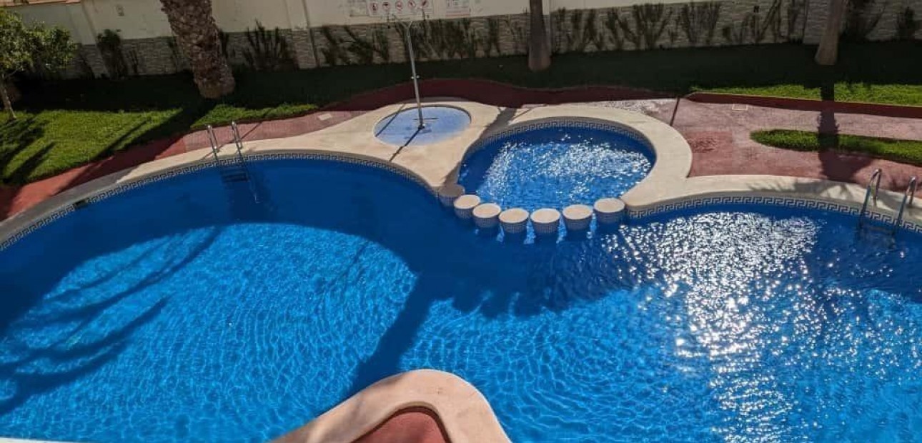 Herverkoop - Appartement / flat -
Torrevieja - Estacion de autobuses