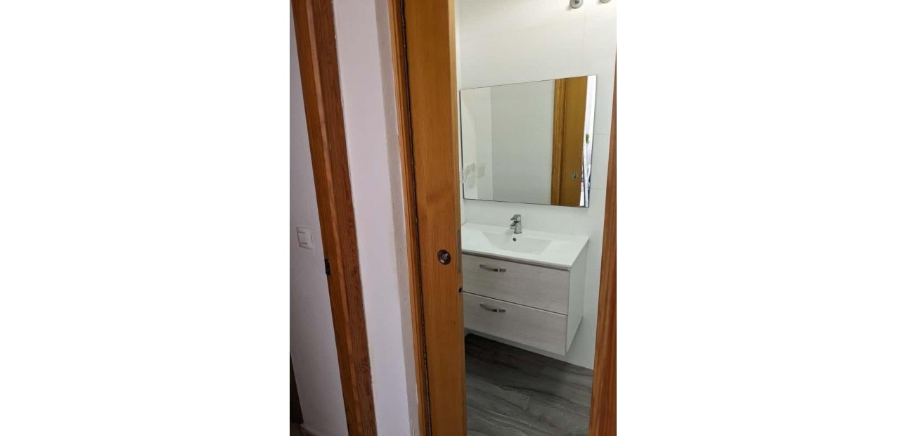 Herverkoop - Appartement / flat -
Torrevieja - Estacion de autobuses