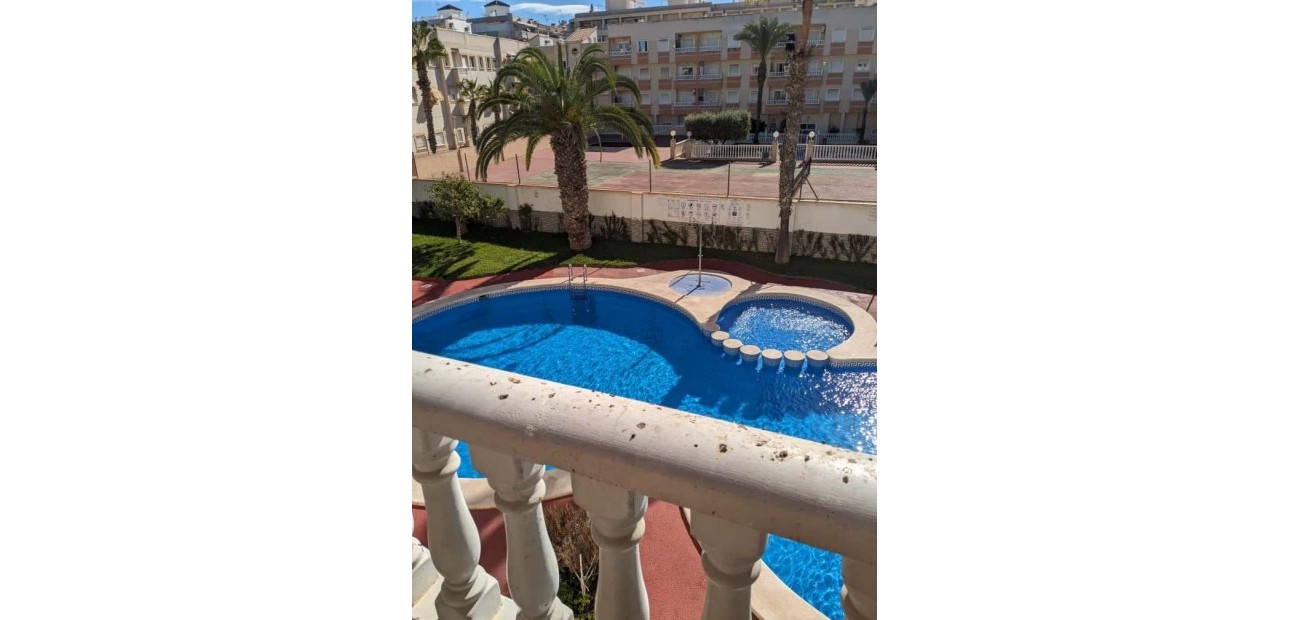 Herverkoop - Appartement / flat -
Torrevieja - Estacion de autobuses