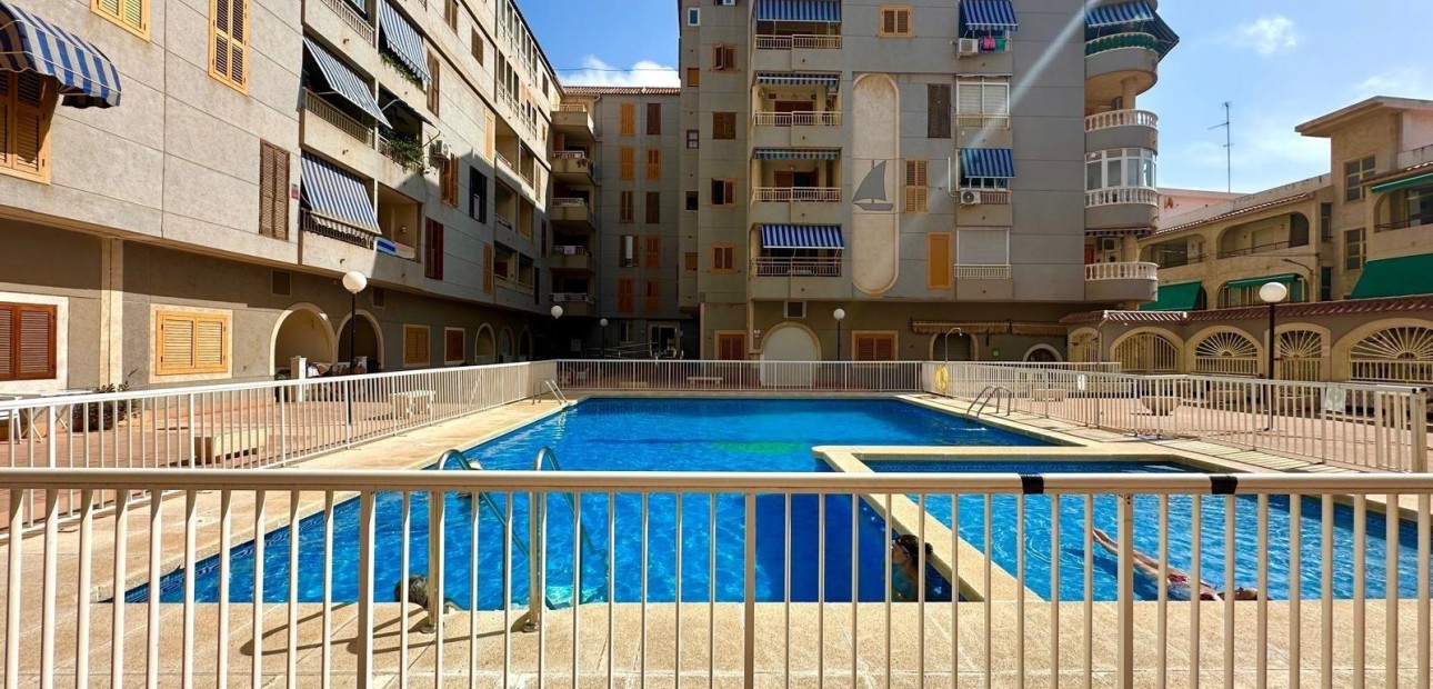 Sale - Apartment / flat -
Torrevieja - Acequion