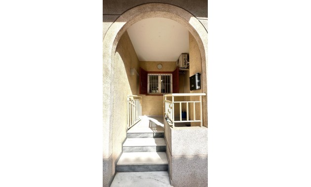 Sale - Apartment / flat -
Torrevieja - Acequion