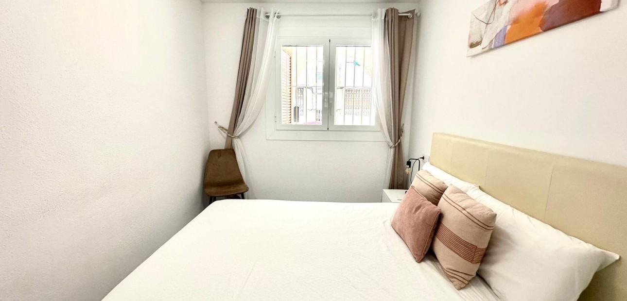 Sale - Apartment / flat -
Torrevieja - Acequion