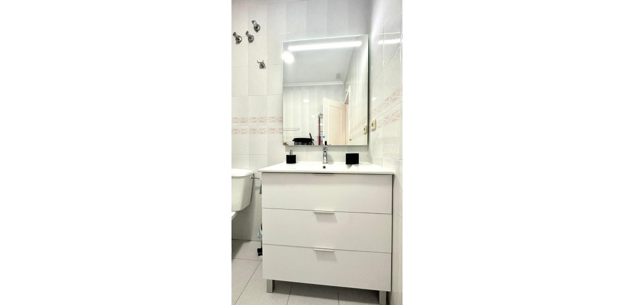 Sale - Apartment / flat -
Torrevieja - Acequion