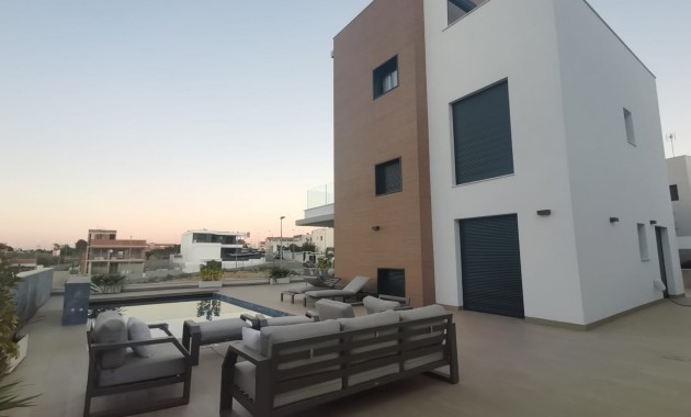 Sale - Modelo Silvia -
Orihuela Costa - Dehesa de campoamor