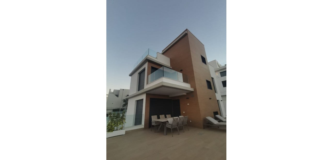 Sale - Modelo Silvia -
Orihuela Costa - Dehesa de campoamor