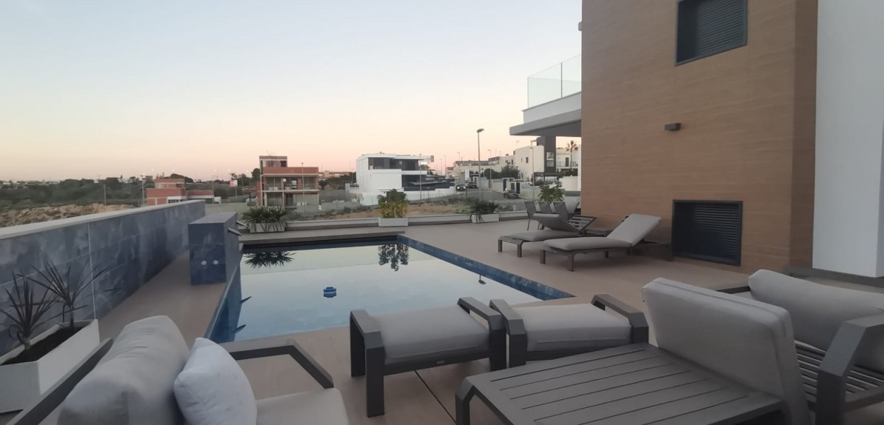 Sale - Modelo Silvia -
Orihuela Costa - Dehesa de campoamor