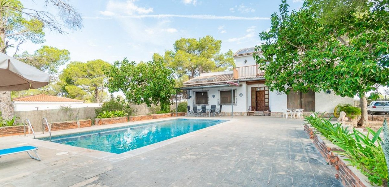 Sale - House -
Pilar de la Horadada - Pinar de Campoverde