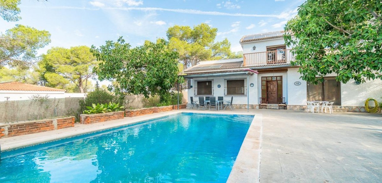 Sale - House -
Pilar de la Horadada - Pinar de Campoverde