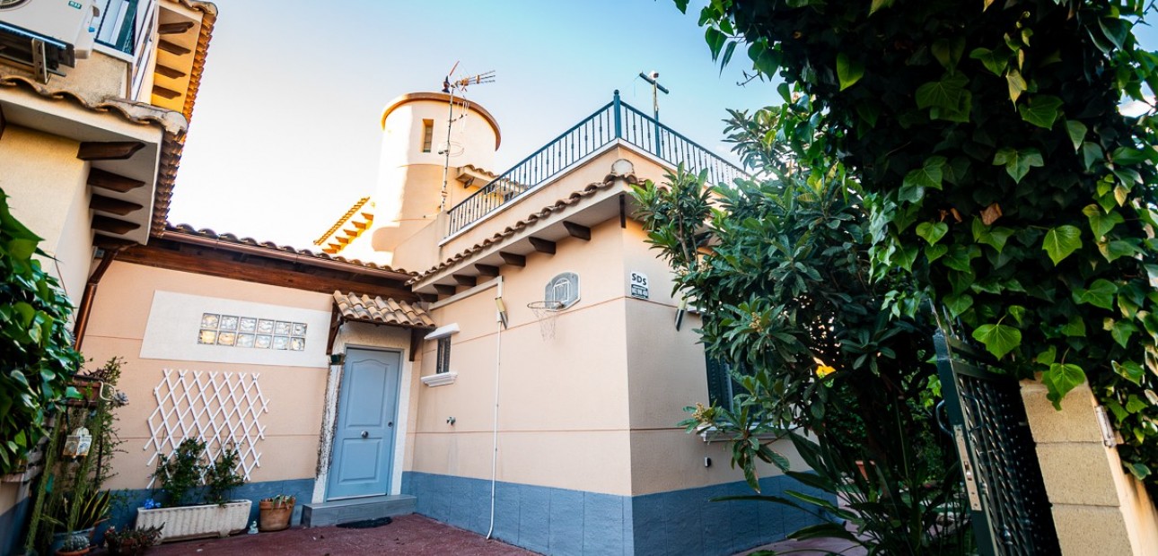 Sale - Villa -
Orihuela - Benferri