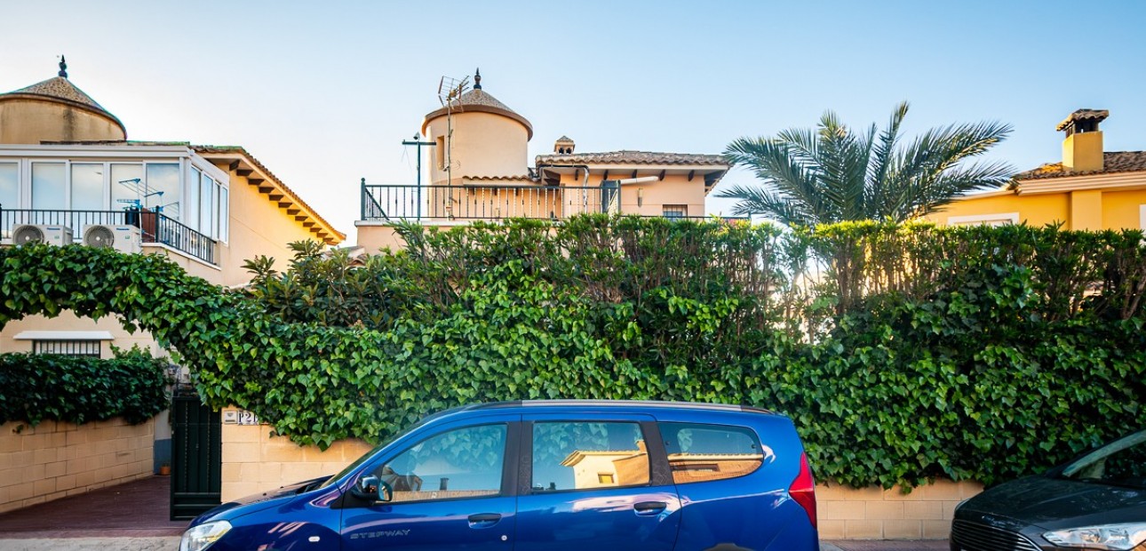 Sale - Villa -
Orihuela - Benferri