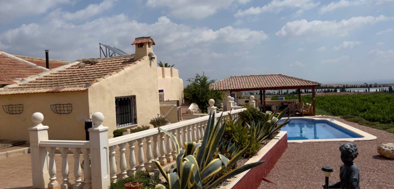 Herverkoop - Finca / Country Property -
Orihuela