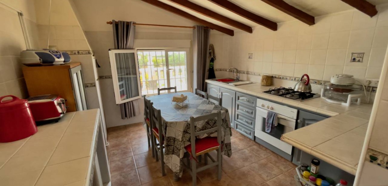 Herverkoop - Finca / Country Property -
Orihuela