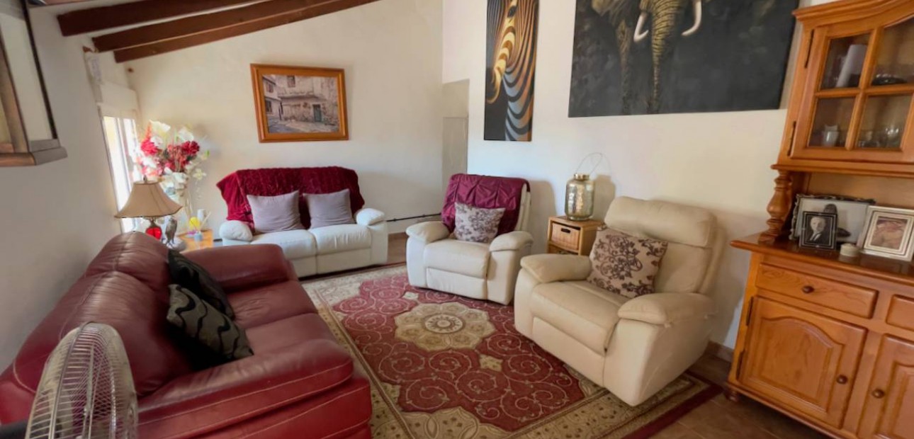 Herverkoop - Finca / Country Property -
Orihuela