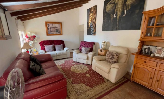 Herverkoop - Finca / Country Property -
Orihuela