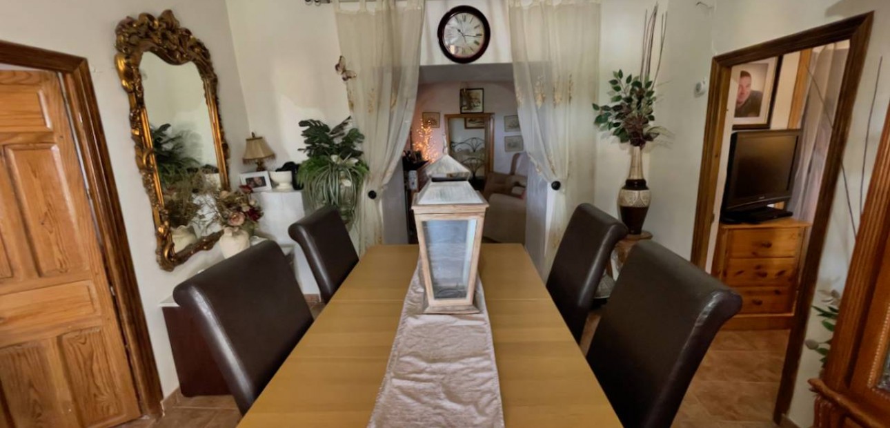 Herverkoop - Finca / Country Property -
Orihuela