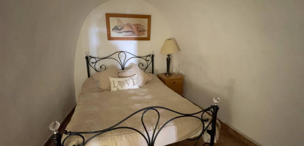 Herverkoop - Finca / Country Property -
Orihuela