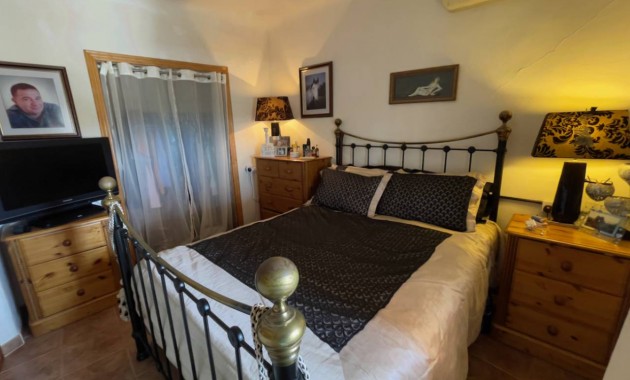 Herverkoop - Finca / Country Property -
Orihuela