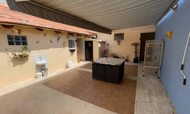 Herverkoop - Finca / Country Property -
Orihuela