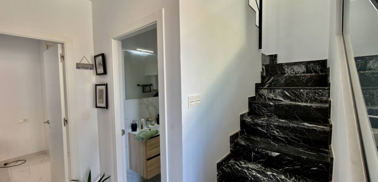 Herverkoop - Villa -
Los Montesinos - La herrada