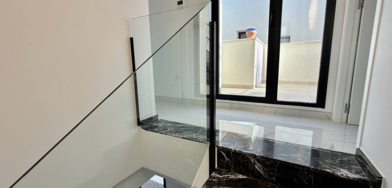 Herverkoop - Villa -
Los Montesinos - La herrada